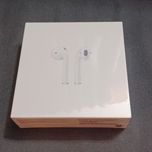 Apple AirPods 2nd Generation with Charging Case White - Picture 1 of 6